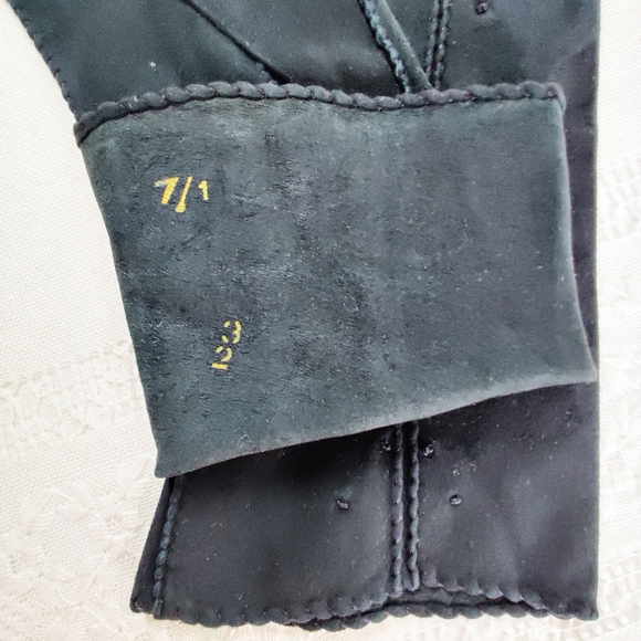 Designer Black Gloves Suede Leather, Detailed Design Stitch New Condition Vintag - Picture 8 of 10